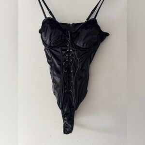 NWOT‎ Fashion Nova Black Crushed Velvet Metallic Lace Up Corset Bodysuit